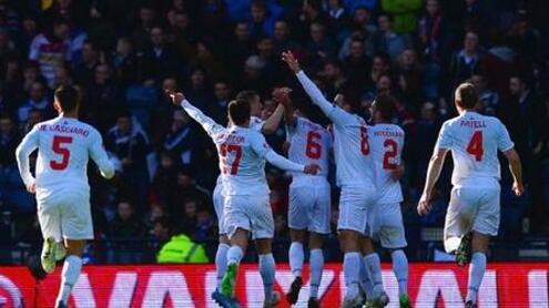 �D�������ذ����၆��B(t��i)��ɫ���(zh��n)�ٌ���